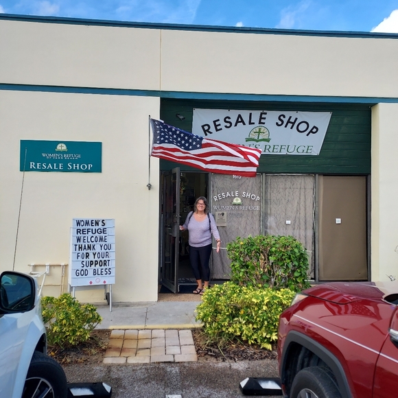 Anuschka Genuine Leather Hand Painted Cityscape Handbag with Yellow Taxi - Picture 11 of 11